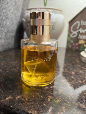 Lattafa Fire On Ice eau de parfum fragrance